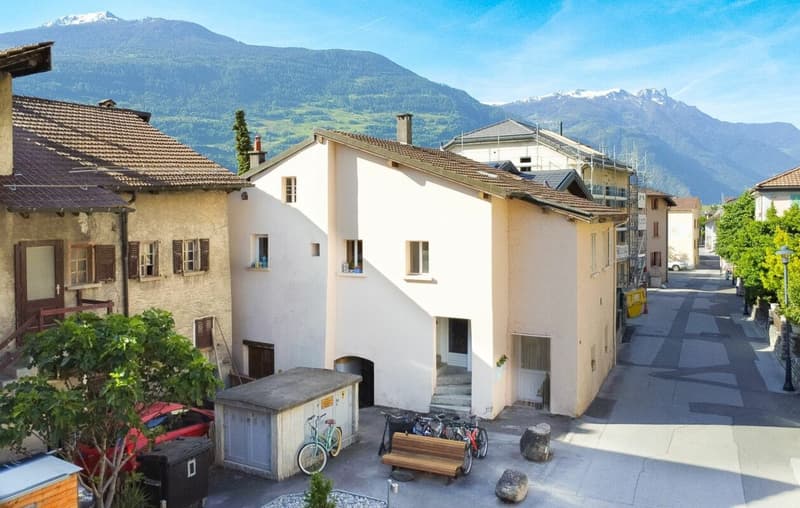 House with 3 apartments in the center of Ardon (1)