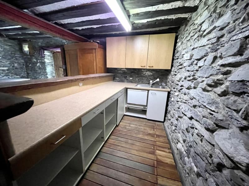 Maison à rénover avec cave aménageable selon désire (24)