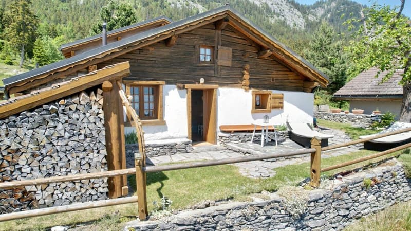 chalet authentique au coeur de la nature aux Mayens-de-la-Zour (Savièse) (2)