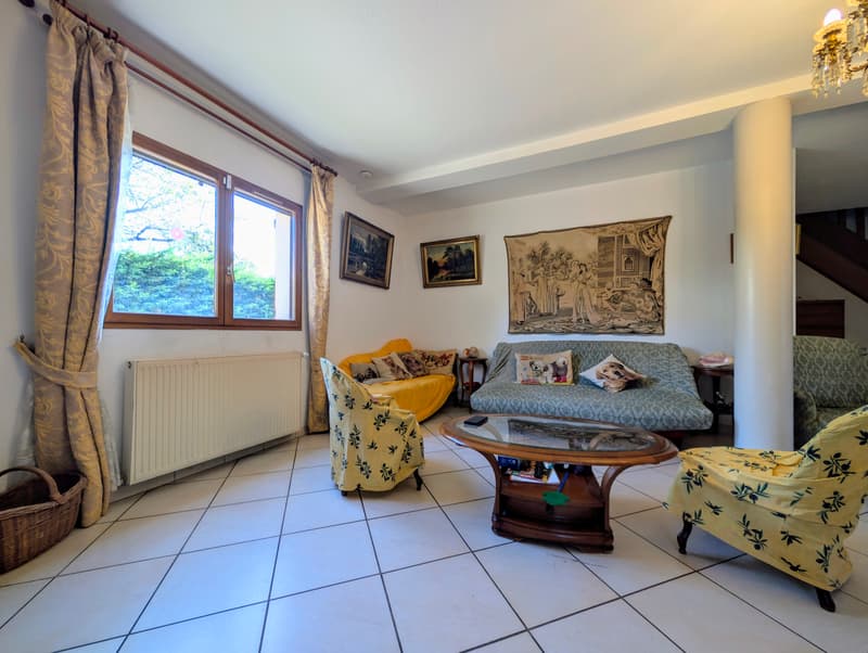 À Vendre : Spacieuse Maison Familiale de 193 m² à Saint-Jean-de-Gonville (4)
