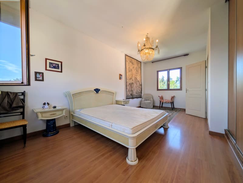 À Vendre : Spacieuse Maison Familiale de 193 m² à Saint-Jean-de-Gonville (7)
