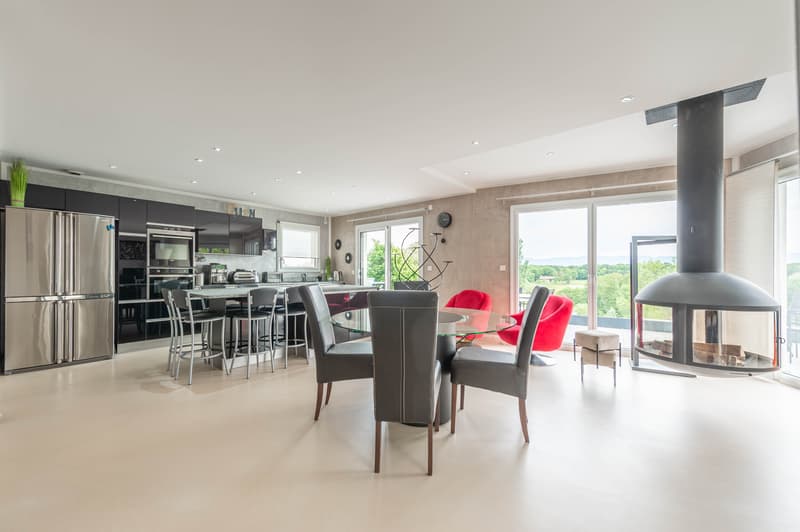 Prästigevilla mit 242 m2 Wohnfläche, 8 Räume, 4 Schlafzimmer St Cergues (6)