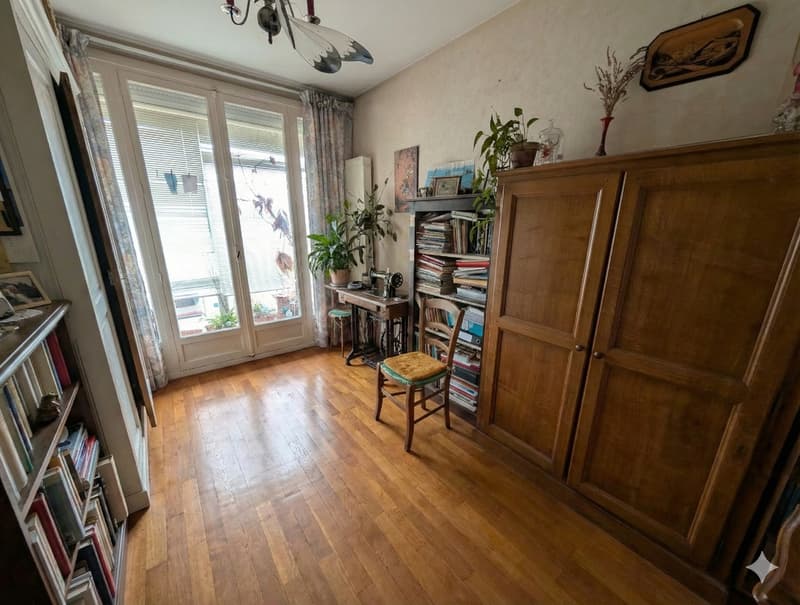 Exclusivity - Bright 4-room apartment with garage, balconies, and outbuildings - High-standard residence (3)