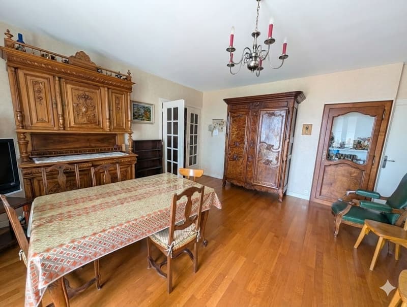 Exclusivity - Bright 4-room apartment with garage, balconies, and outbuildings - High-standard residence (2)