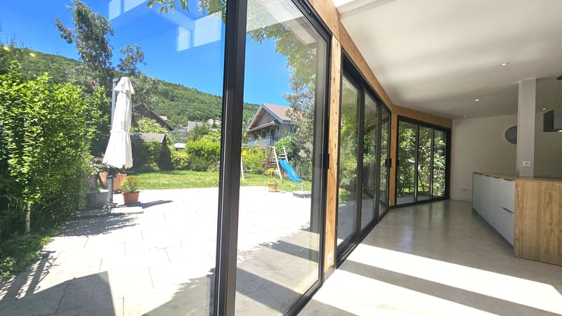 Divonne, renovierte Gessienne-Ferme, RDJ von 225m2, Typ 6 (3)