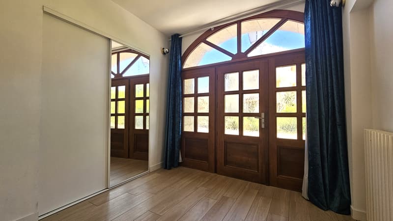 Divonne, renovierte Gessienne-Ferme, RDJ von 225m2, Typ 6 (2)