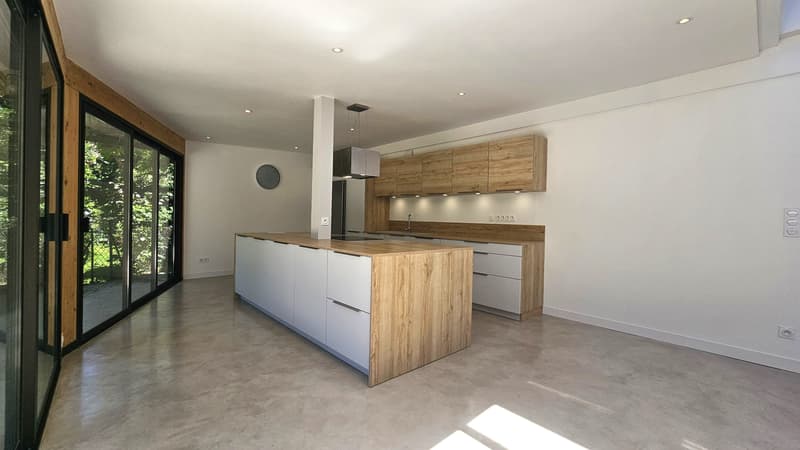 Divonne, renovierte Gessienne-Ferme, RDJ von 225m2, Typ 6 (12)