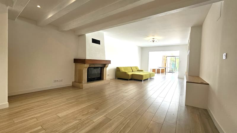 Divonne, renovierte Gessienne-Ferme, RDJ von 225m2, Typ 6 (10)
