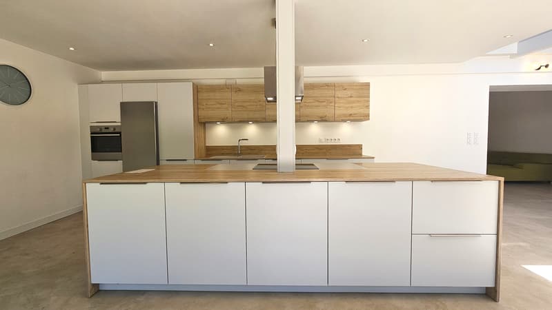 Divonne, renovierte Gessienne-Ferme, RDJ von 225m2, Typ 6 (6)