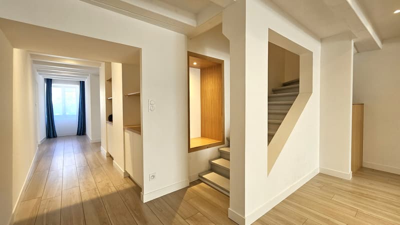 Divonne, renovierte Gessienne-Ferme, RDJ von 225m2, Typ 6 (11)