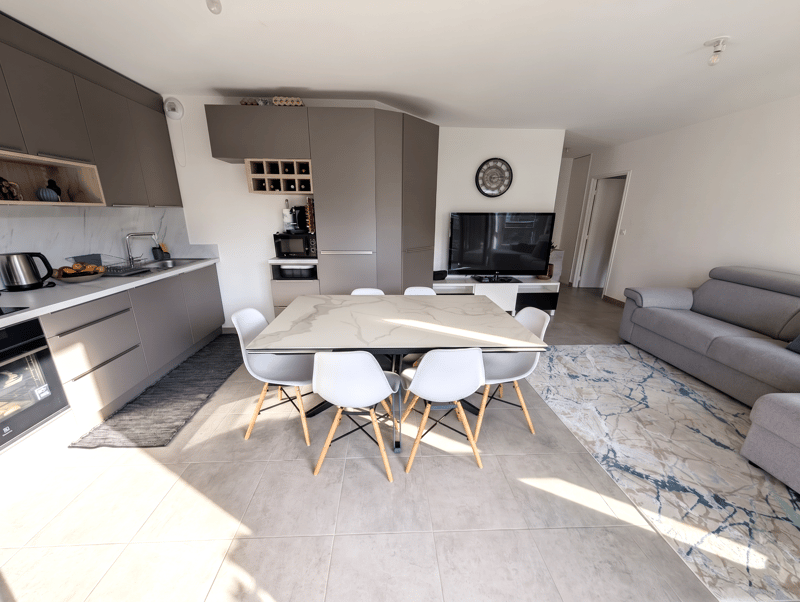 Cessy (01) : T3 de 2024   71 m² avec Terrasse & Garage (6)