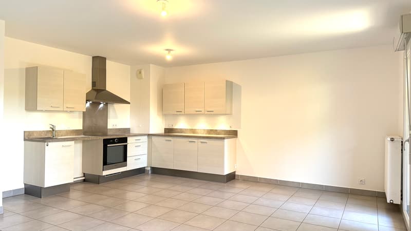 Appartement état neuf avec cuisine équipée et jardin terrasse (2)