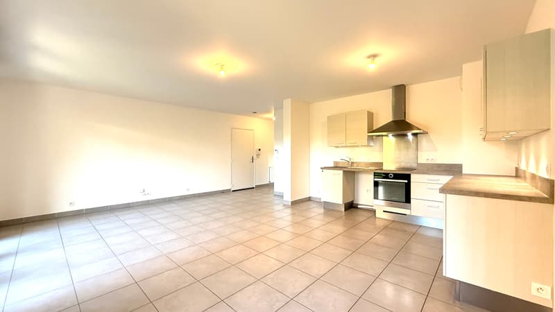 Appartement état neuf avec cuisine équipée et jardin terrasse (3)