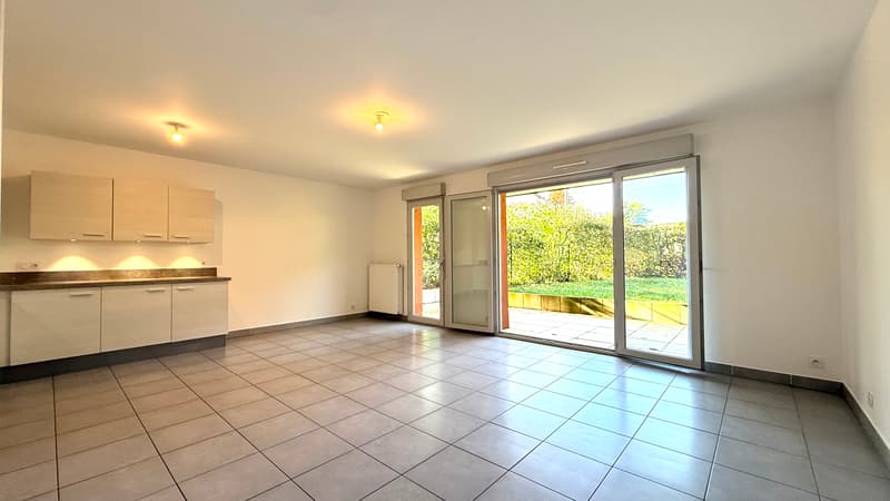 Appartement état neuf avec cuisine équipée et jardin terrasse (4)