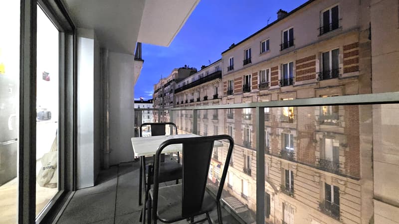 Studio récent et lumineux avec balcon Clichy centre (1)