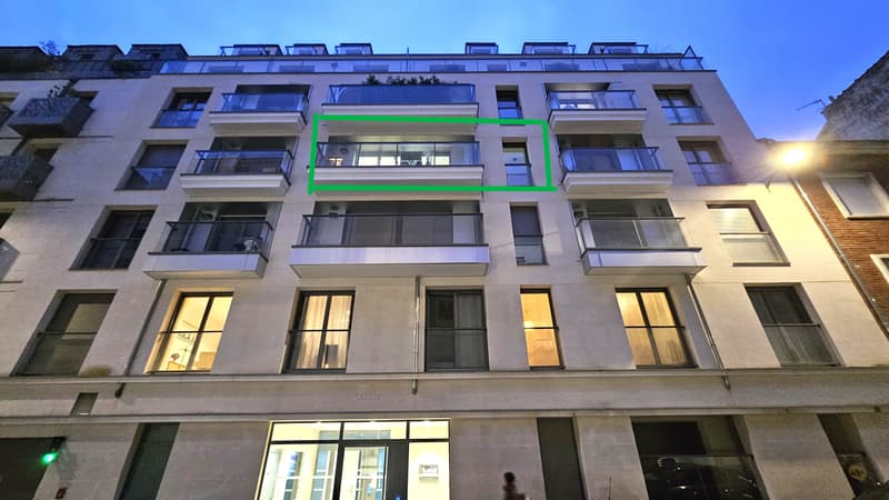 Studio récent et lumineux avec balcon Clichy centre (2)