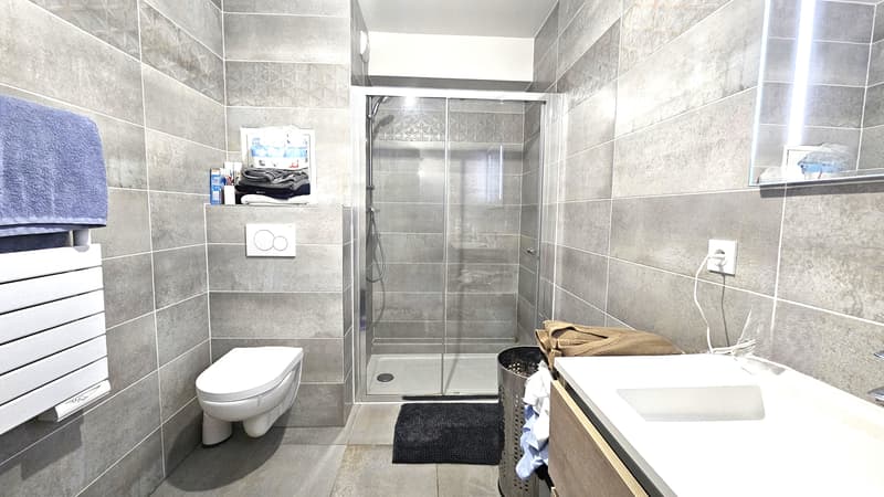 Studio récent et lumineux avec balcon Clichy centre (8)