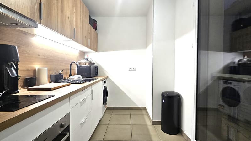 Studio récent et lumineux avec balcon Clichy centre (5)