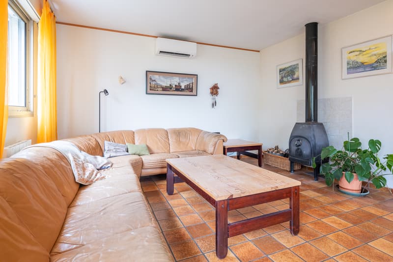 À VENDRE : Maison familiale 200 m² avec vue sur les montagnes et piscine (4)