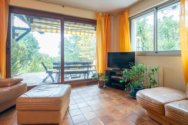 À VENDRE : Maison familiale 200 m² avec vue sur les montagnes et piscine (7)