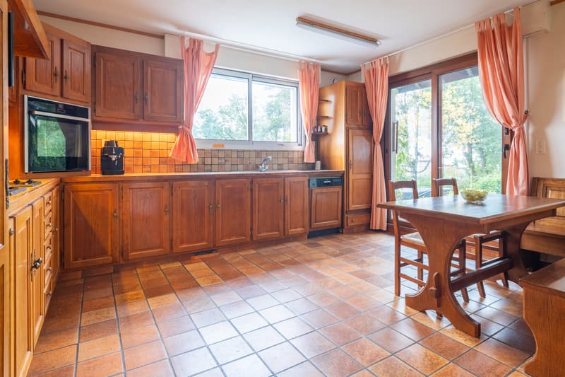 À VENDRE : Maison familiale 200 m² avec vue sur les montagnes et piscine (8)