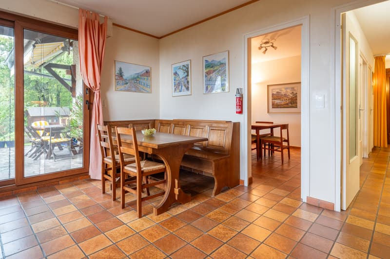 À VENDRE : Maison familiale 200 m² avec vue sur les montagnes et piscine (10)