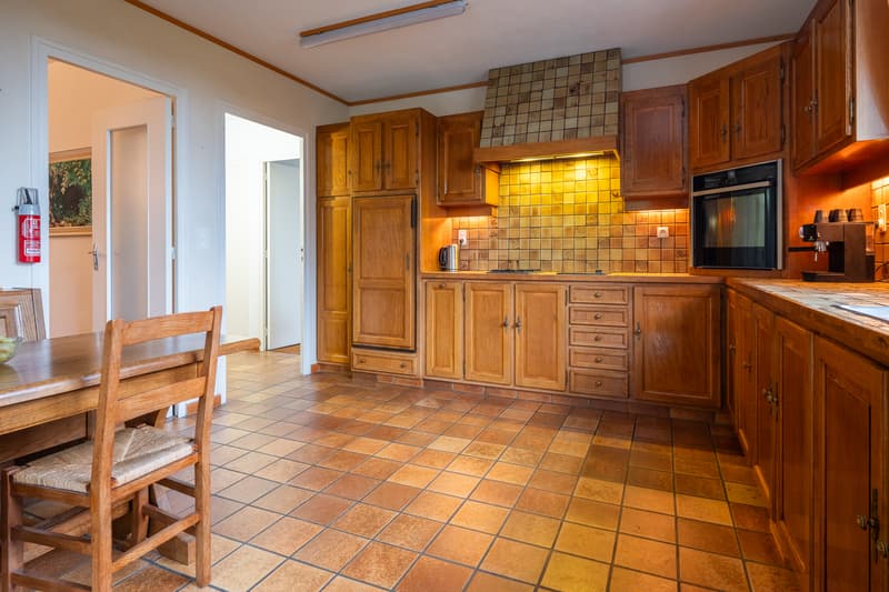 À VENDRE : Maison familiale 200 m² avec vue sur les montagnes et piscine (9)