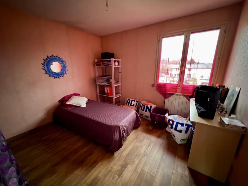 Propriété Multifonctionnelle avec maison d'habitation, grand entrepot et garages. (9)