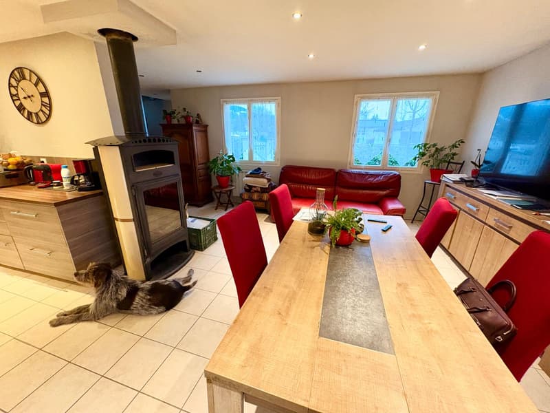 Propriété Multifonctionnelle avec maison d'habitation, grand entrepot et garages. (13)