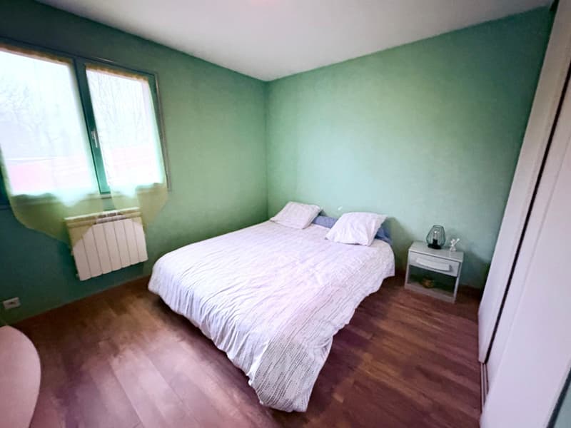 Propriété Multifonctionnelle avec maison d'habitation, grand entrepot et garages. (7)