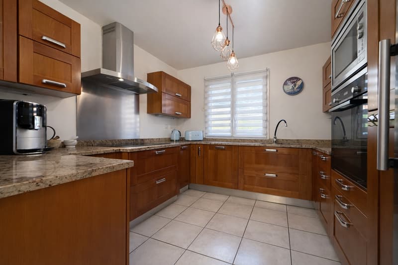 Maison familiale 5 pièces 105 m² Carrez Grande terrasse, garage aménagé, parking École à 5 min (4)