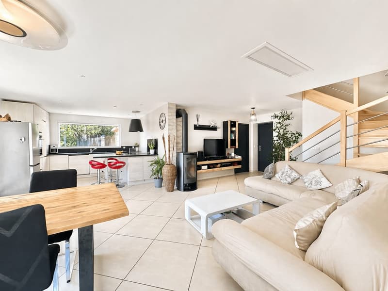 Villa contemporaine avec studio indépendant et vue magnifique!!! (1)