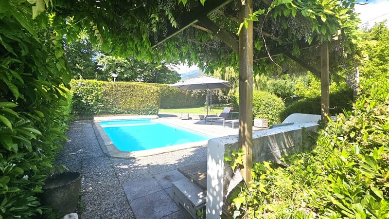Maison de 187m2, sous-sol aménagé, garage, piscine à Sergy (2)