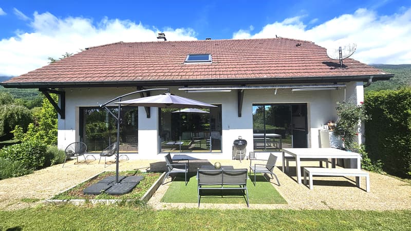 Maison de 187m2, sous-sol aménagé, garage, piscine à Sergy (3)