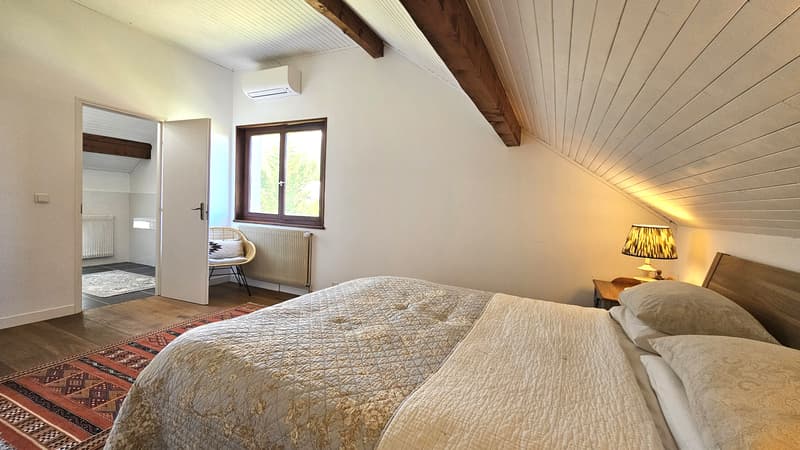 Maison de 187m2, sous-sol aménagé, garage, piscine à Sergy (12)