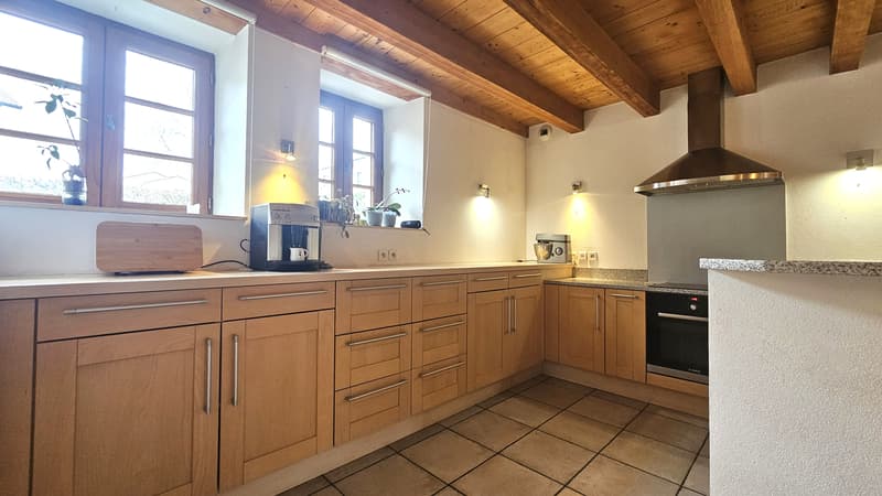Prévessin-Moëns   Charmante maison villageoise en pierre de 220 m² habitable, à deux pas du centre (6)