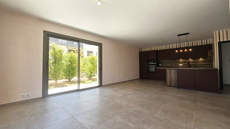 Divonne, 95m2, T4 de 2023, avec jardin/terrasse de 162m2 et 2 garages (8)