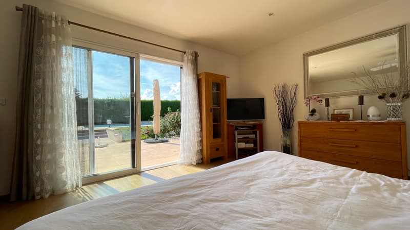 Maison d'Exception de 9 pièces avec Vue Panoramique et Piscine (4)