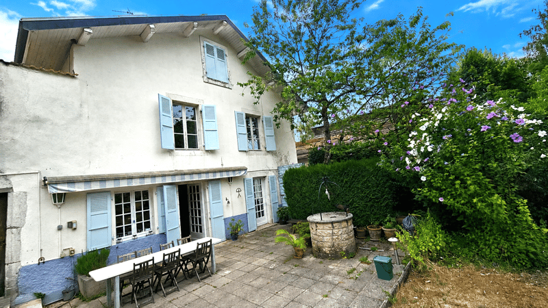 Centre Ferney, maison de 200m2 + dépendance de 41m2 sur terrain de 1590m2 (1)