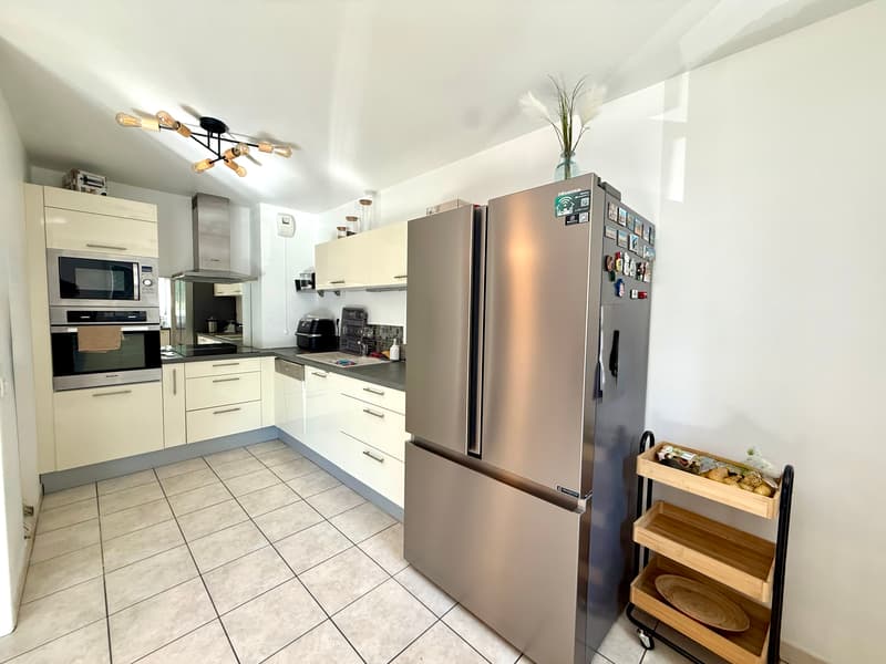 Bel appartement T4 de 82 m² avec balcon, garage et cave   La Roche-sur-Foron (13)