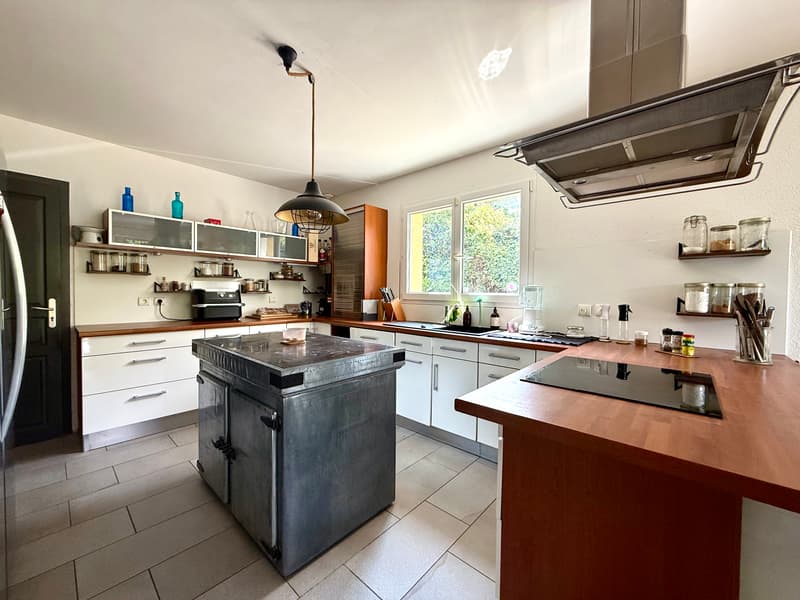 Magnifique maison individuelle de 185,84 m² sur un terrain plat de 853 m² à Valleiry (8)