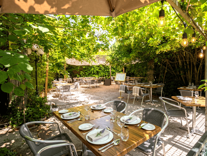 Restaurant licence III à céder: centre-ville de Divonne-les-Bains, terrasse + jardin privatif au bord de l'eau (10)