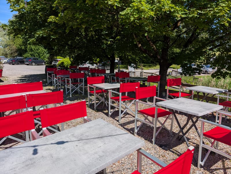 Restaurant   Bar   Traiteur -- Cadre guinguette bord d'étang -- 350 m² -- Grand Annecy (74) (6)