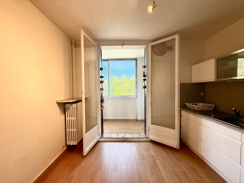 Idéal investisseur ou premier achat : Appartement F3 traversant avec balcon et loggia à Ambilly (9)