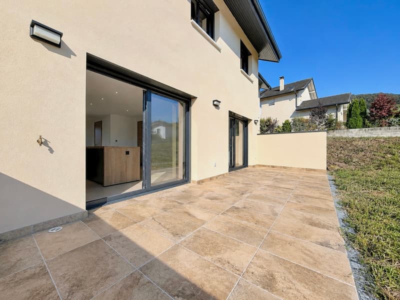 Maison mitoyenne neuve de 106 m² aux belles prestations à Saint-Cergues (1)