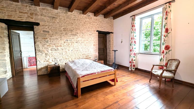 Gigny (Jura) maison en pierre de 172m2 avec studio, garage, cave (10)