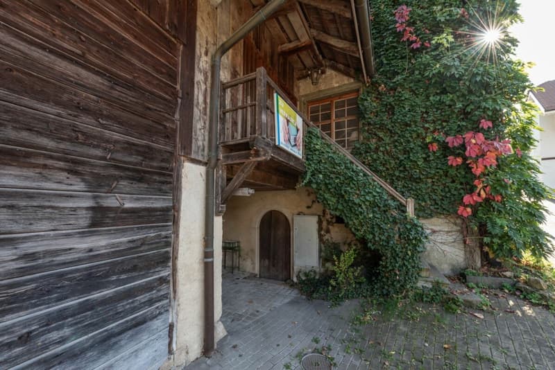 Farmhouse with outbuilding (3)