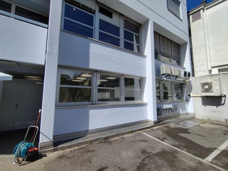 Commerce/Bureau/Entrepôt à Binningen (17)