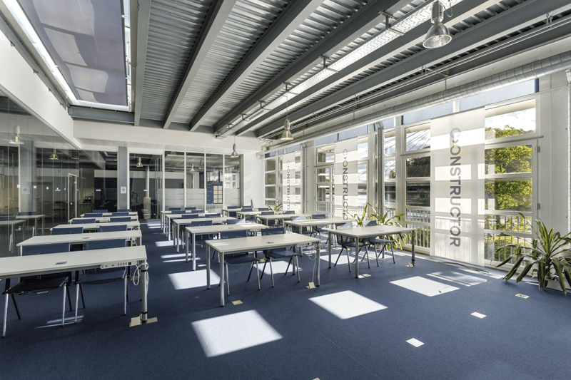 Top refurbished office space with a view of the Rhine (12)