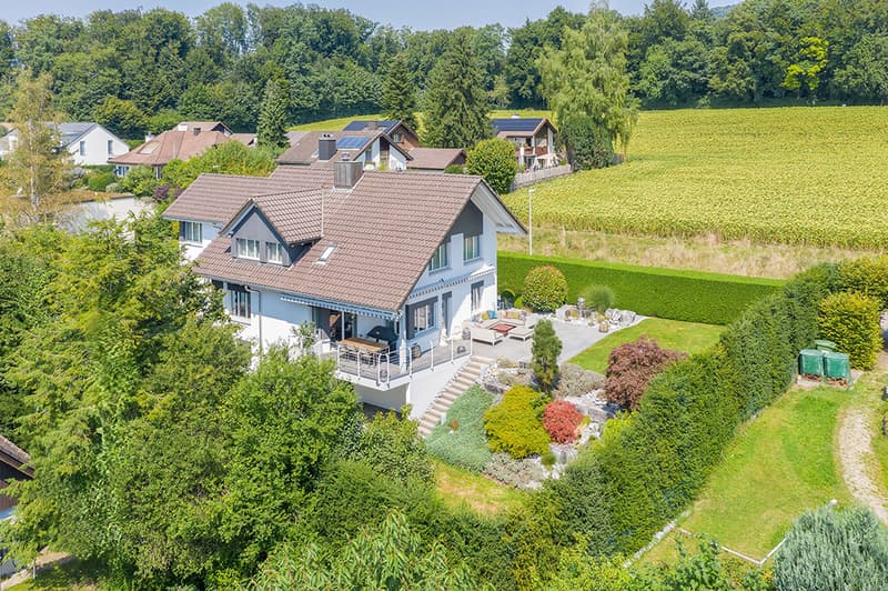 Exclusive detached single-family house in a prime location in Wettswil am (1)